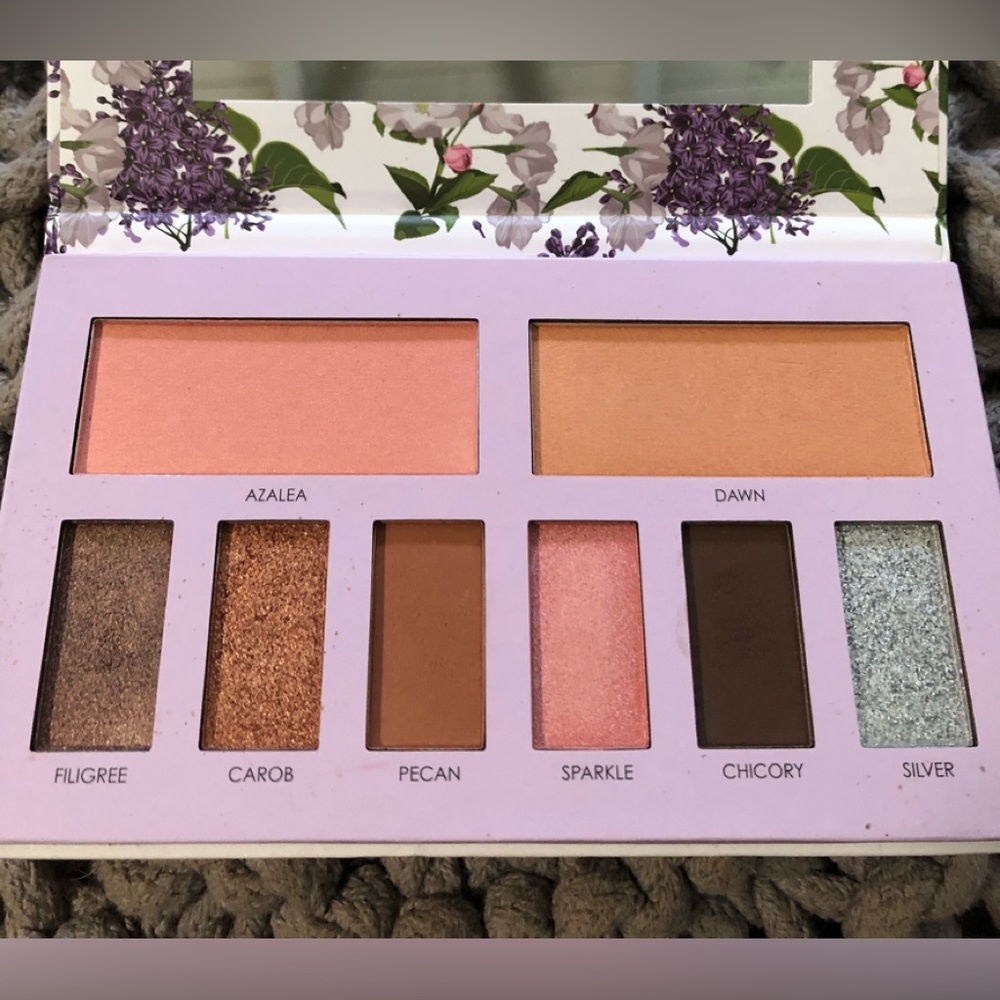 Sakura & Sage Vegan eyeshadow and blush palette - new never used